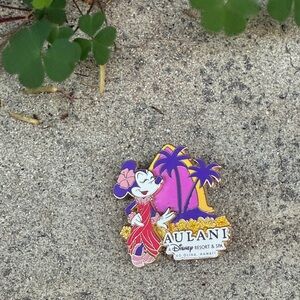 Disney Aulani Pin with Minnie in Purple and Pink